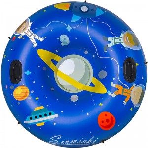 Talvi ulkona vanhempien ja lapsen lelut paksuuntunut kylmäkestävä tila puhallettava lumiputki